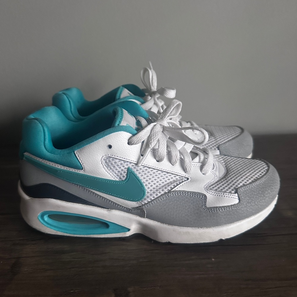 Women’s Size 8.5 Nike Air Max.